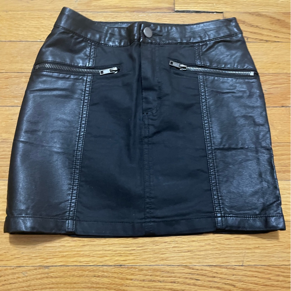 Black Leather Mini Skirt with Zipper Details